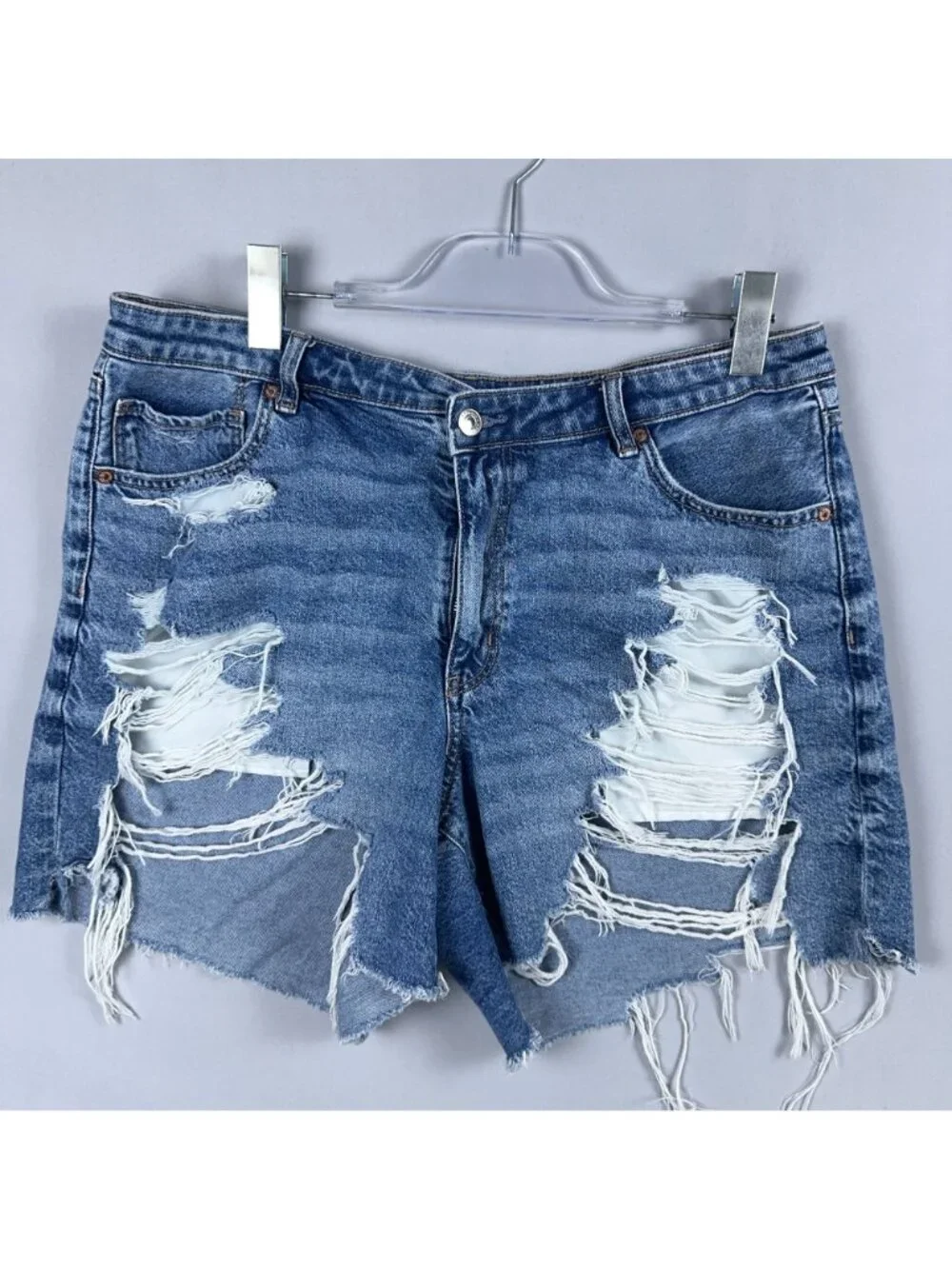 American Eagle Shorts Size 18 Baggy Blue Medium Wash Distressed High Rise Raw He